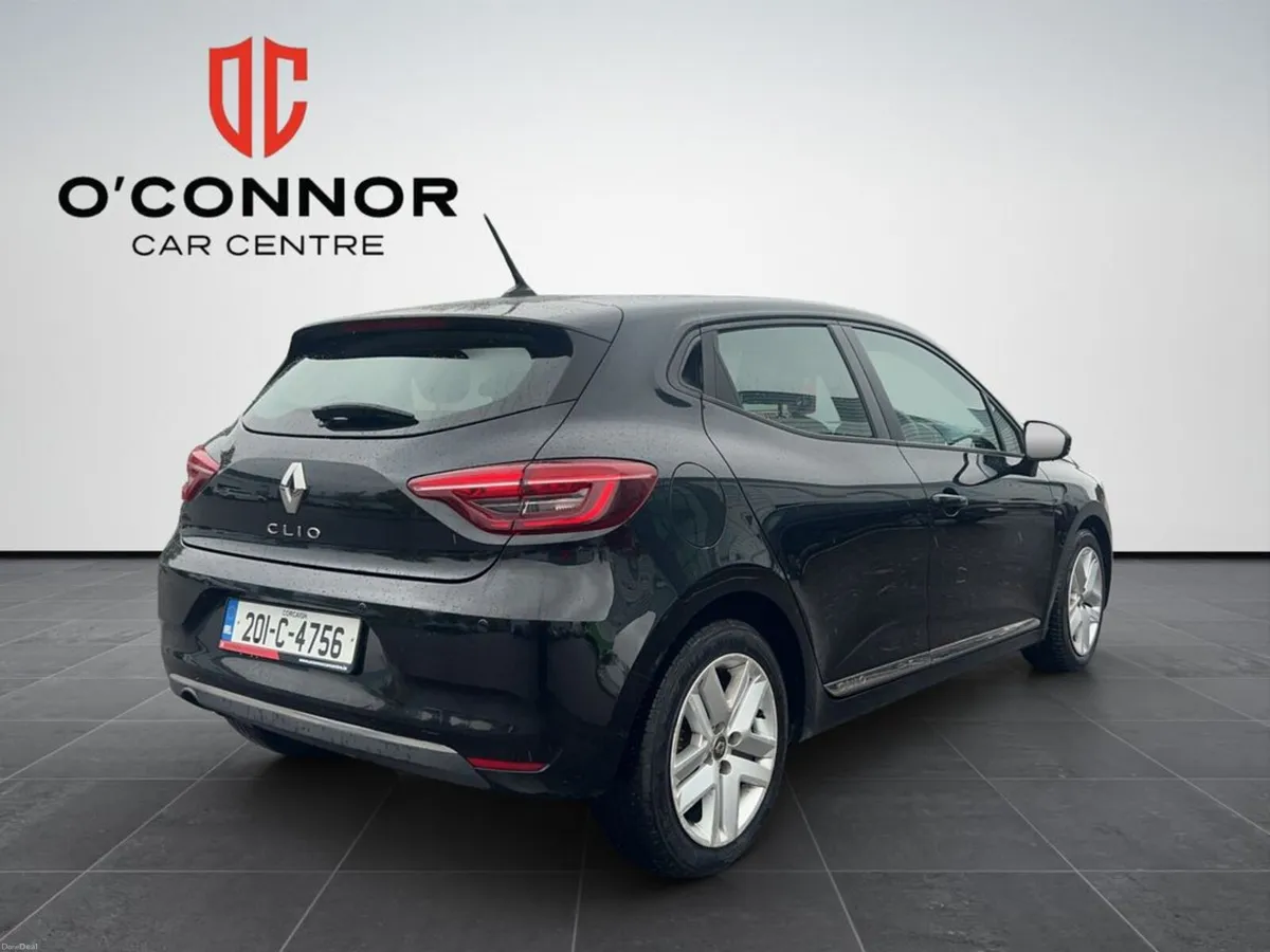 Renault Clio Dressed in black, easy on fuel and fu - Image 6