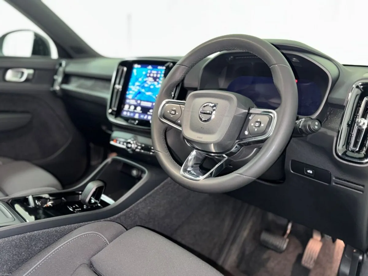 Volvo XC40 EXTENDED RANGE Core EXT RNG 5DR Auto - Image 2