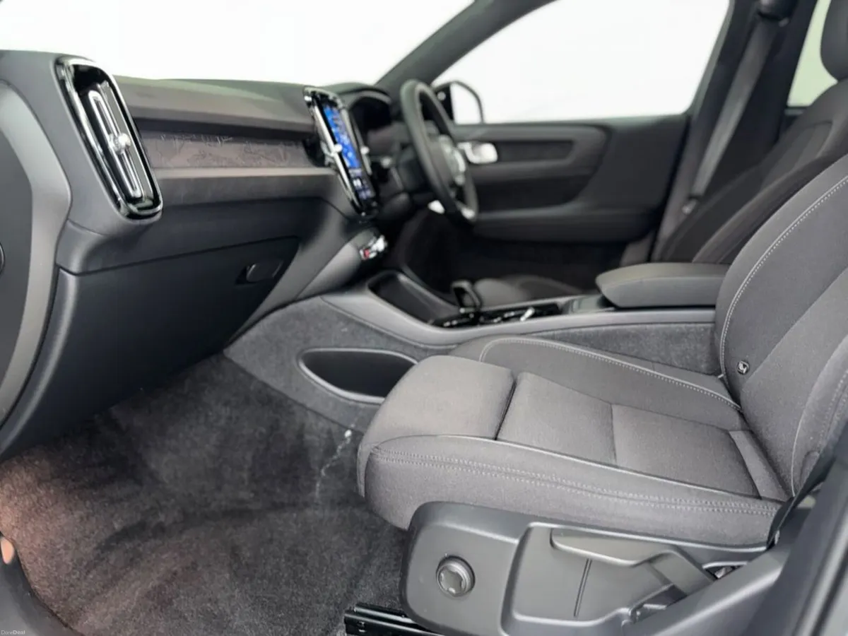 Volvo XC40 EXTENDED RANGE Core EXT RNG 5DR Auto - Image 3