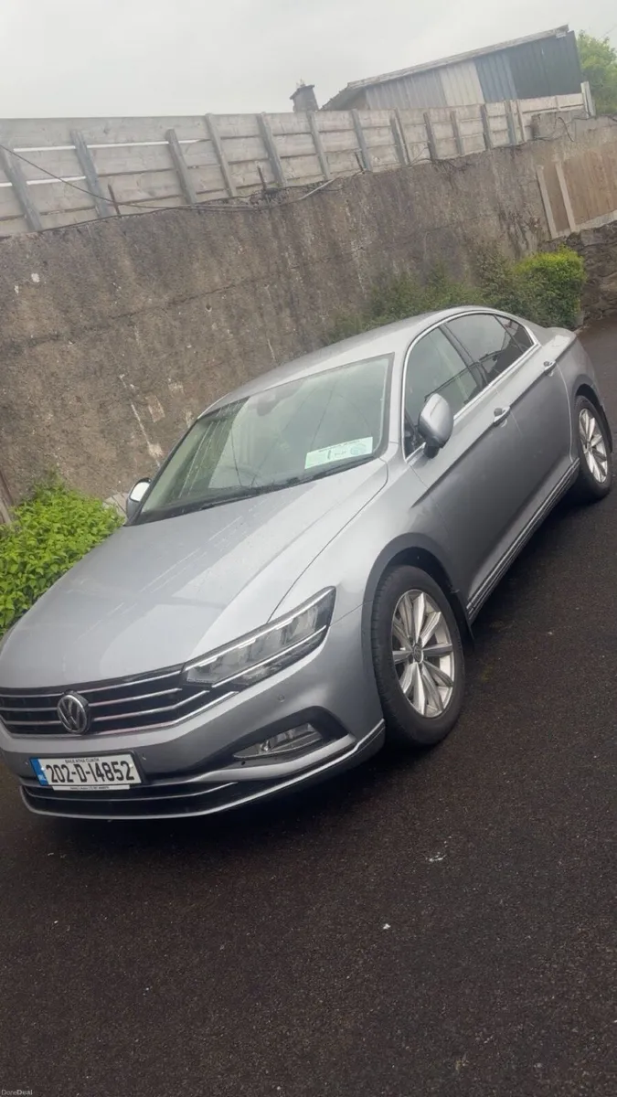 Volkswagen Passat 2L - Image 3