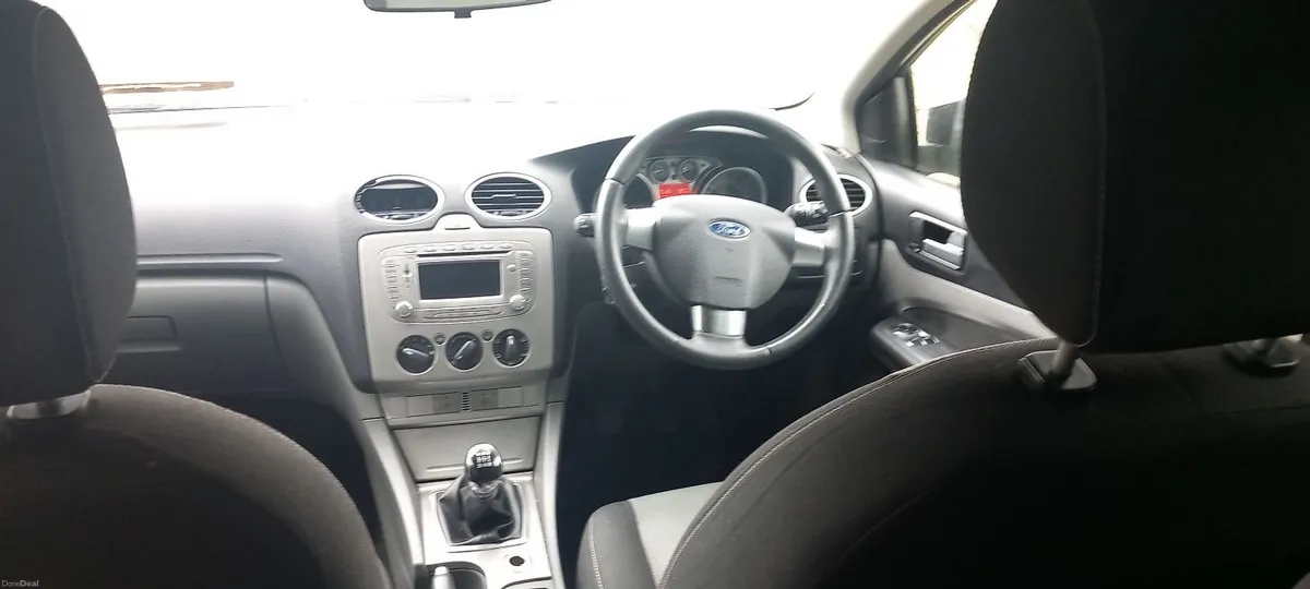 Ford Focus 2011 - Image 2