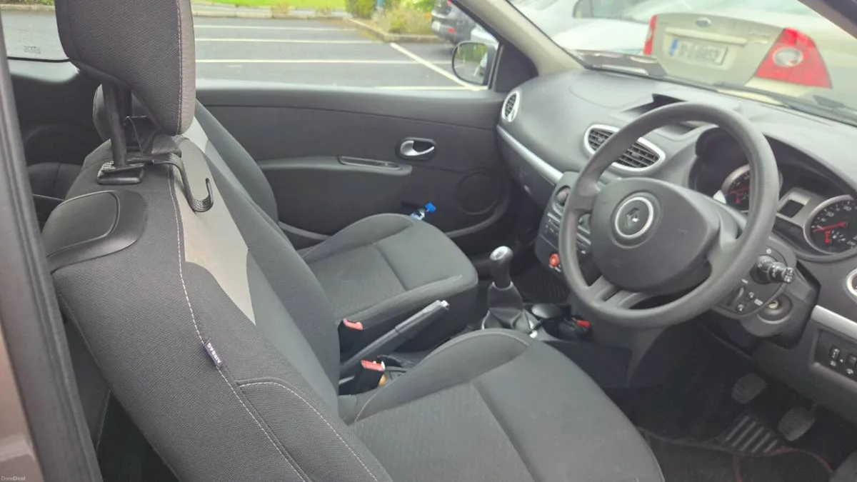 Renault Clio 2010 - Image 5