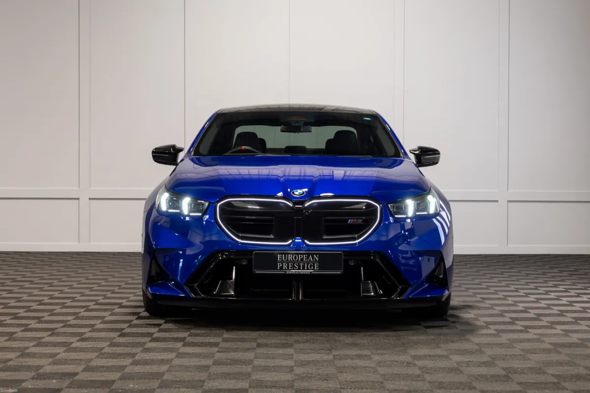 2026 BMW M5 (G90) *Pan Roof - Image 2