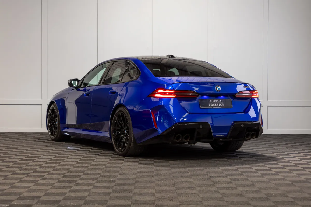 2026 BMW M5 (G90) *Pan Roof - Image 4