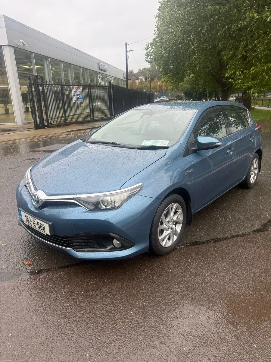 Toyota Auris Hybrid - Image 3