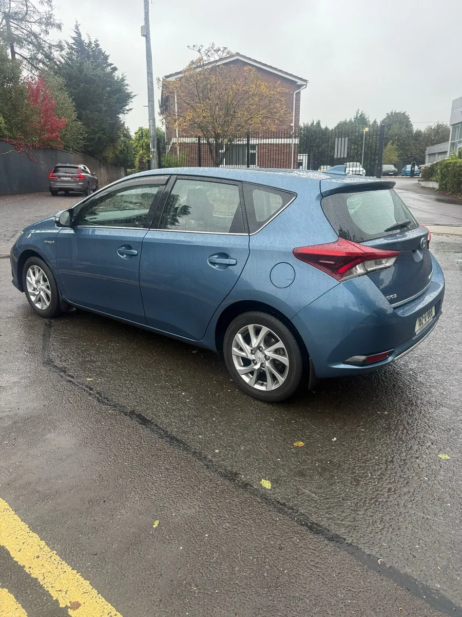 Toyota Auris Hybrid - Image 5