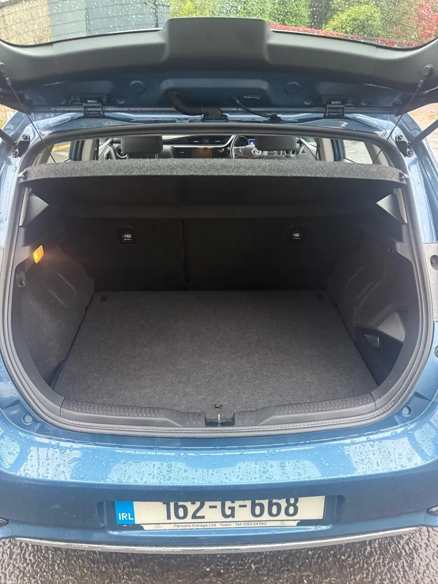 Toyota Auris Hybrid - Image 6