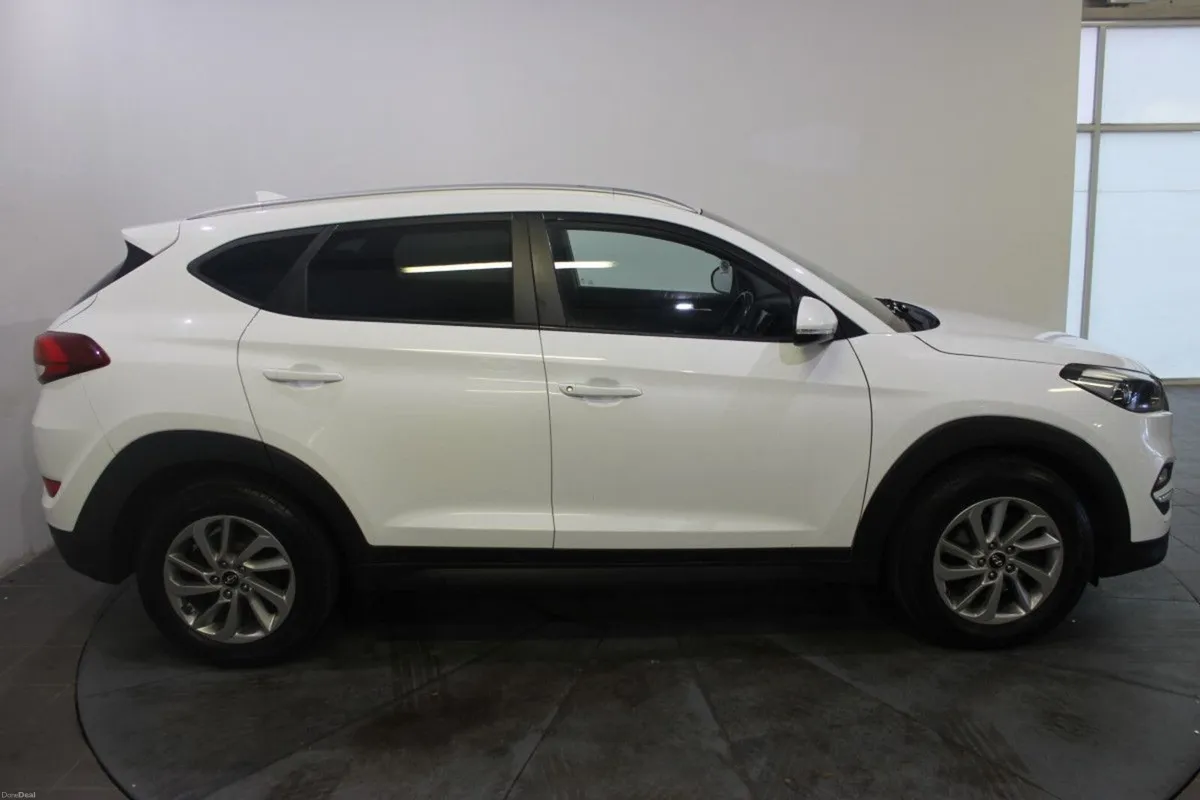 Hyundai Tucson 1.7 D SE NAV - TENDER 22 - Image 3