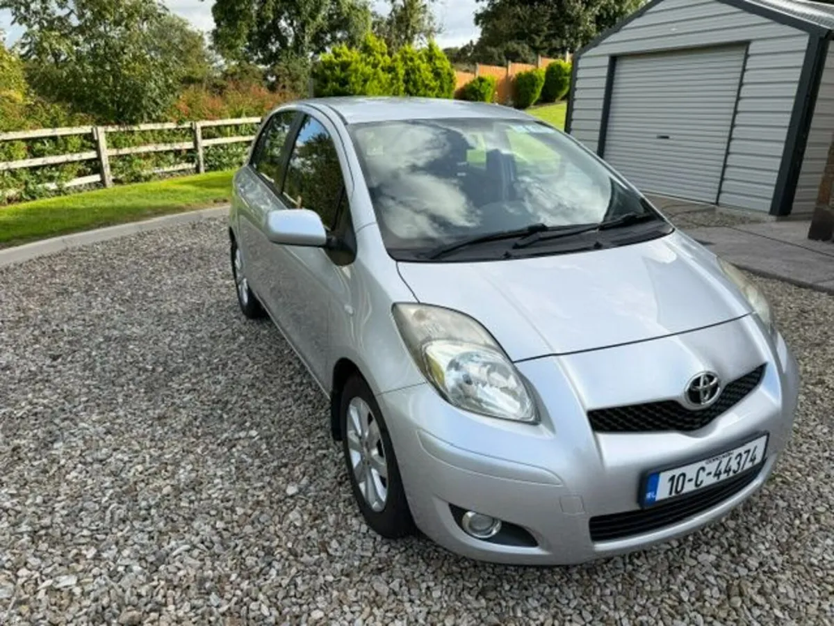 Toyota Yaris 2010 - Image 2