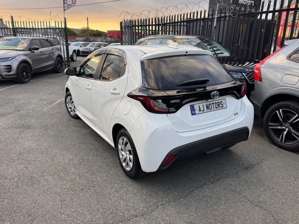 2021 TOYOTA YARIS HYBRID - Image 4