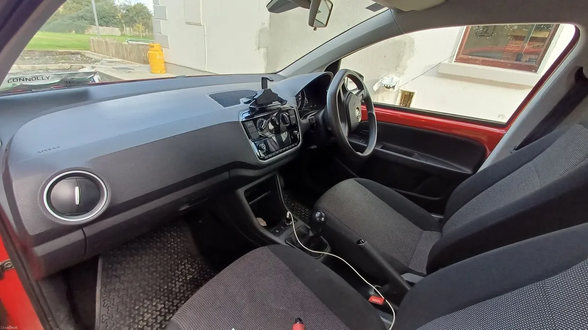 Volkswagen up! 2019 - Image 3
