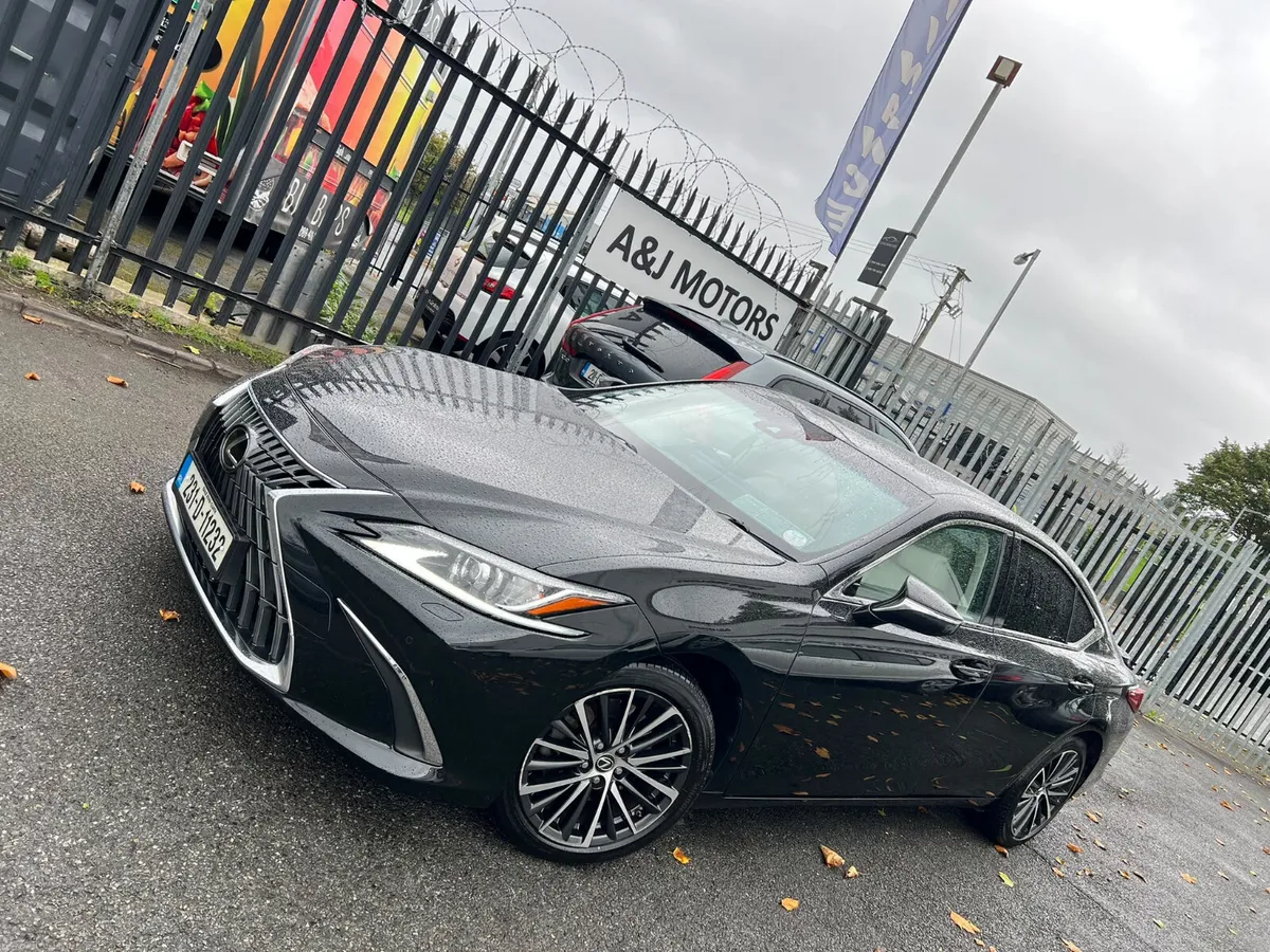 2023 Lexus ES 300H Hybrid - Image 2