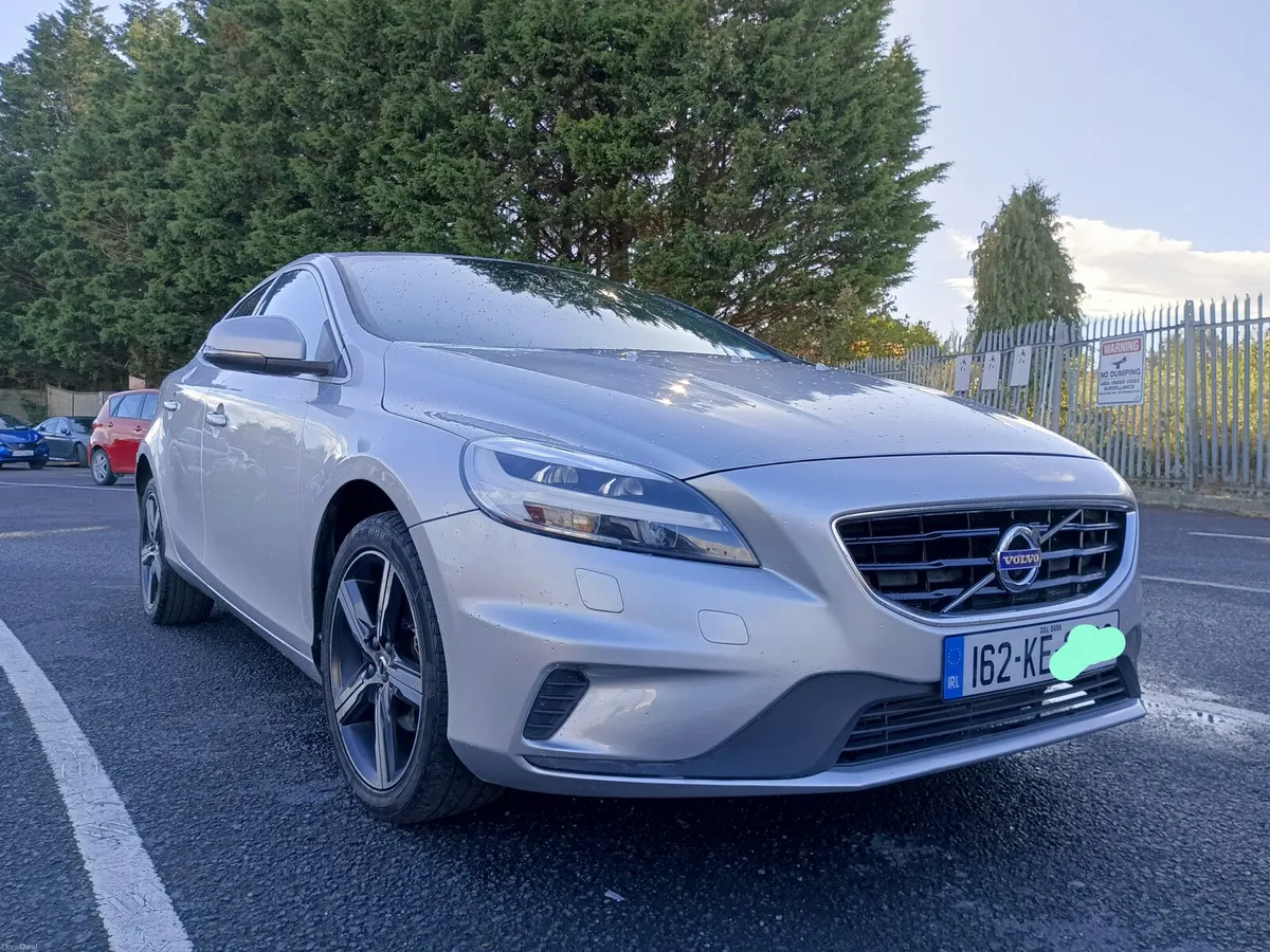 Volvo V40 2016 - Image 2