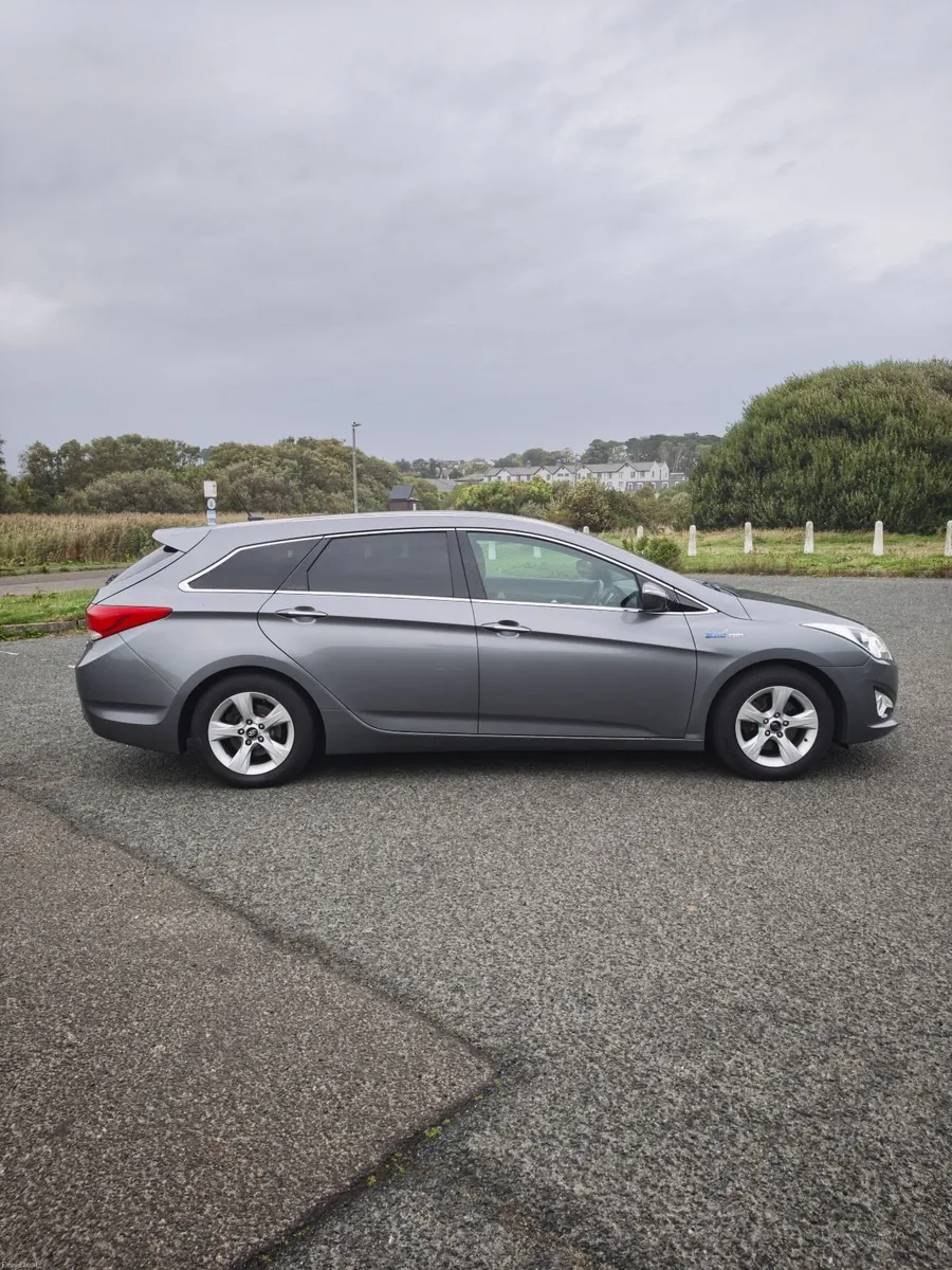 Hyundai i40 2012 **LOW MILAGE** - Image 2