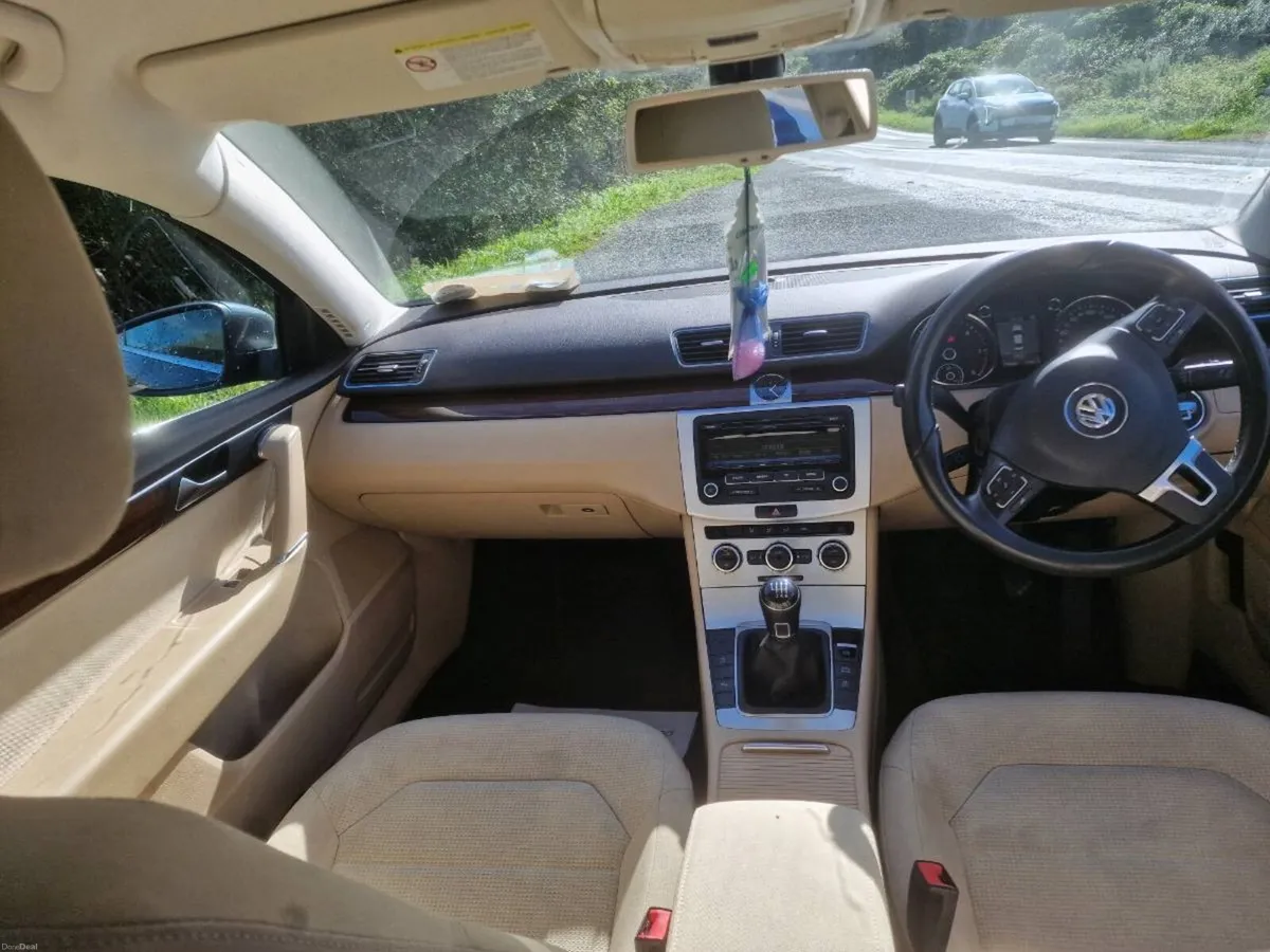 Volkswagon passat - Image 5