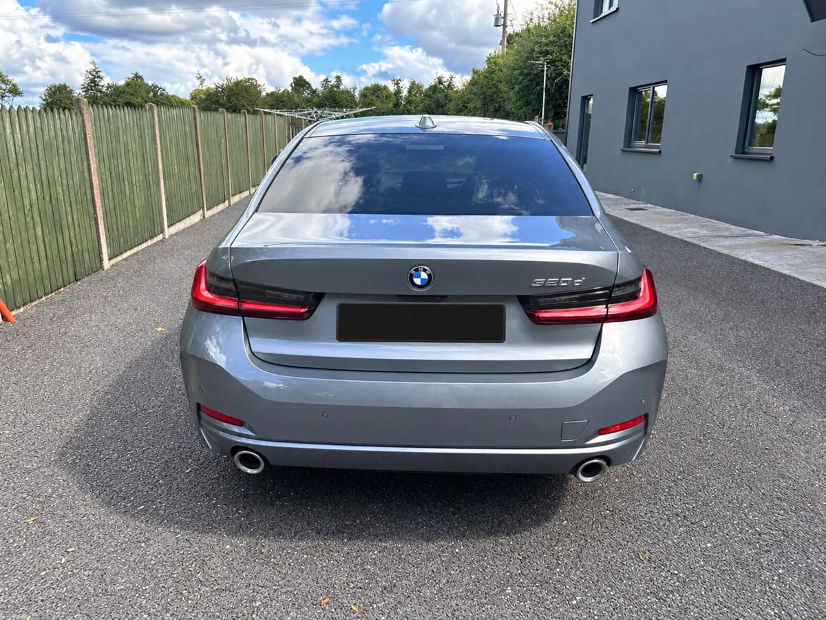 BMW 3-Series 2023 - Image 3