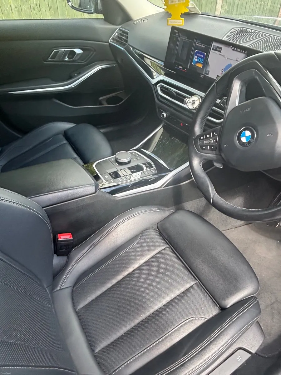 BMW 3-Series 2023 - Image 5