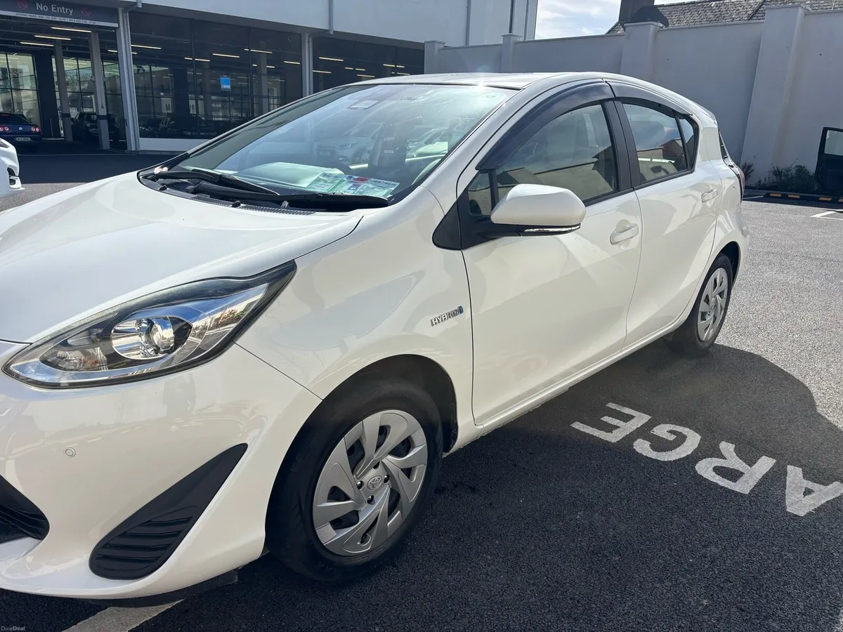 Toyota aqua 2020/02 - Image 2