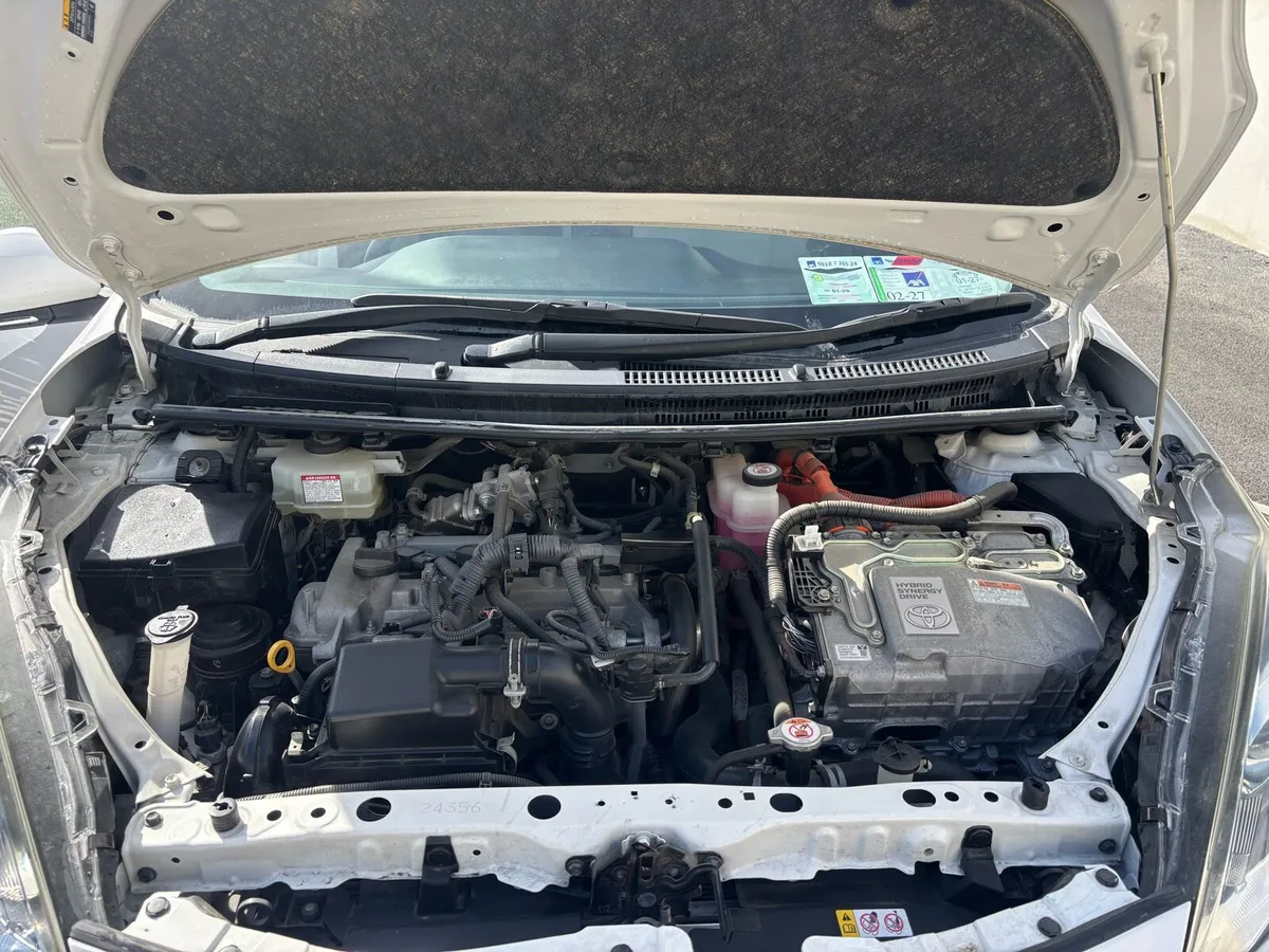 Toyota aqua 2020/02 - Image 6