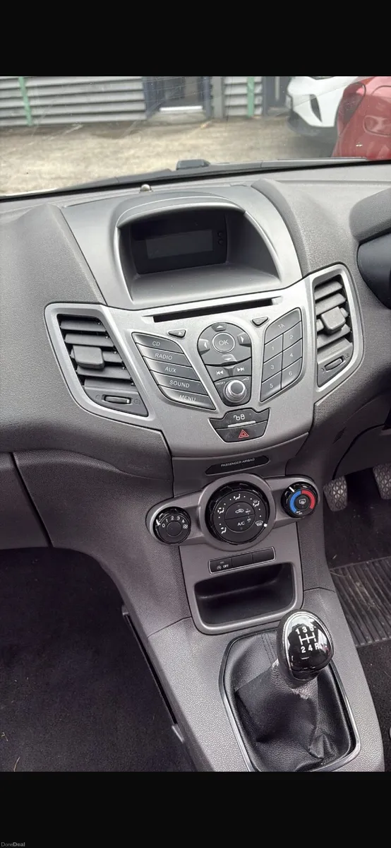 Ford Fiesta 2015 - Image 5