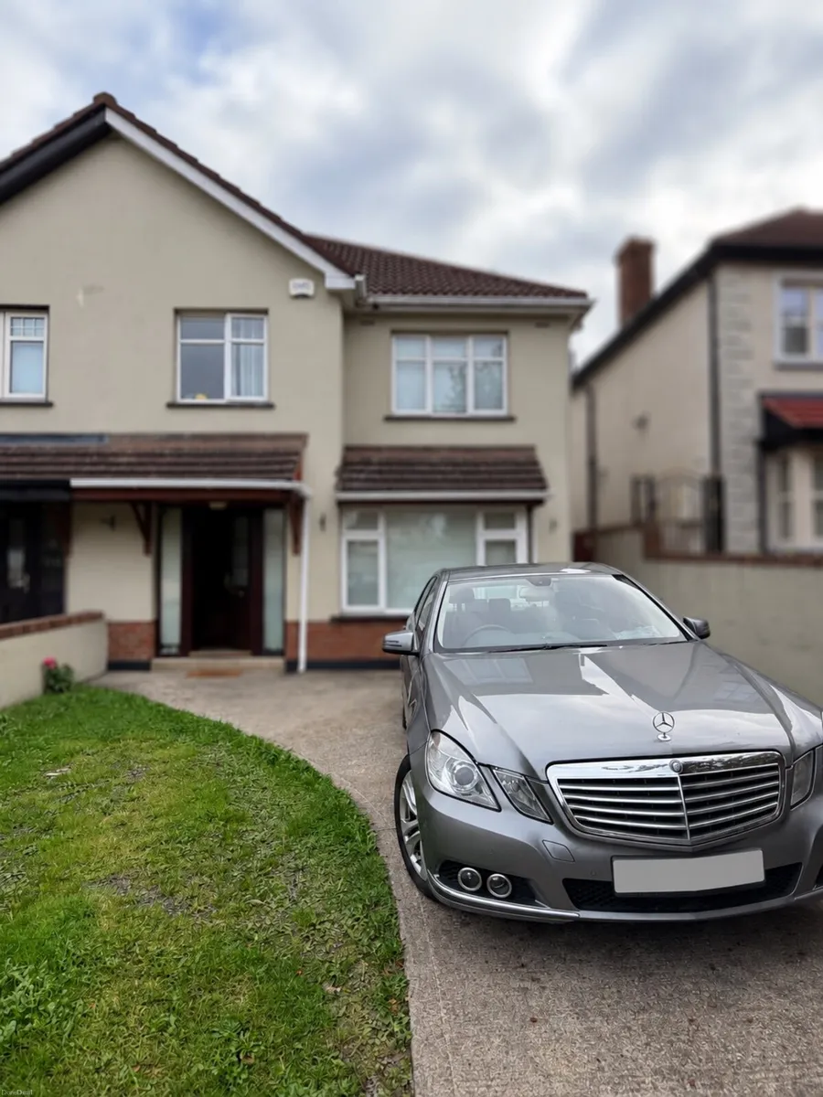 2011 Mercedes-Benz E-Class - Image 1