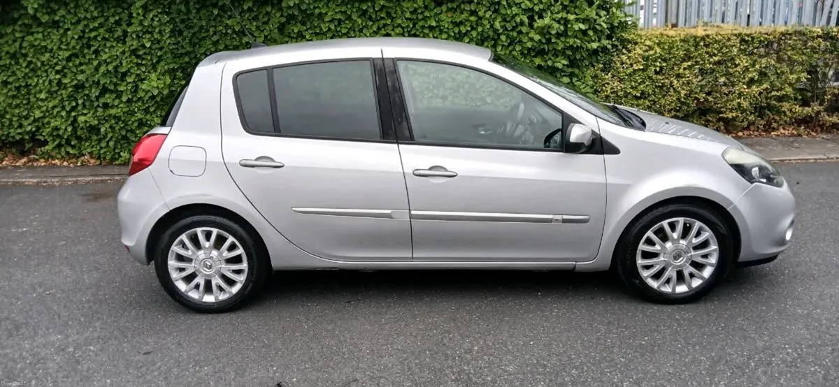 2011 renault clio tom tom edition nct 1/27 - Image 2
