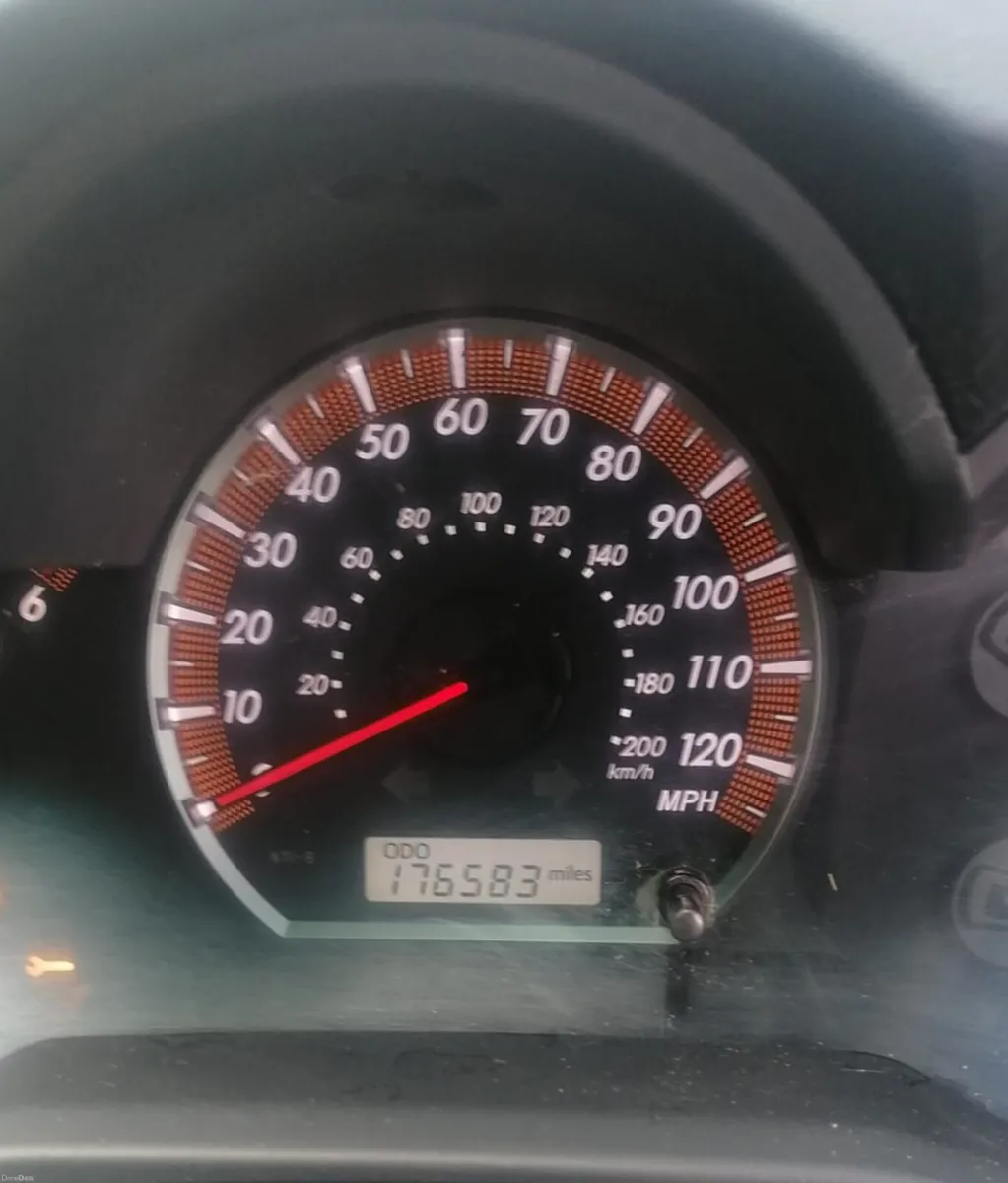 2014 Toyota Hilux 3L Diesel 4WD - Image 5