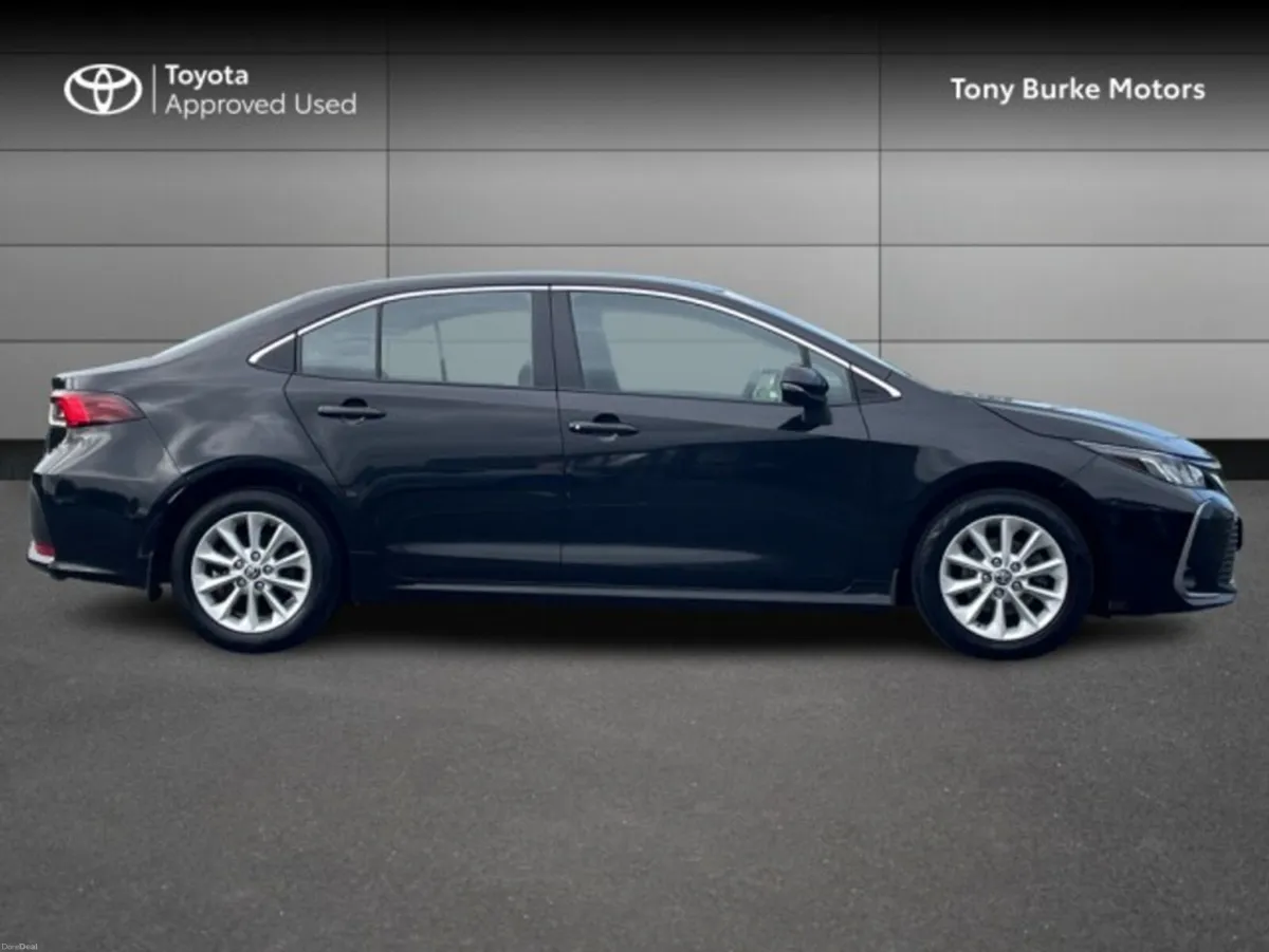 Toyota Corolla Saloon - Luna Edition - 1.8 Hybrid - Image 2