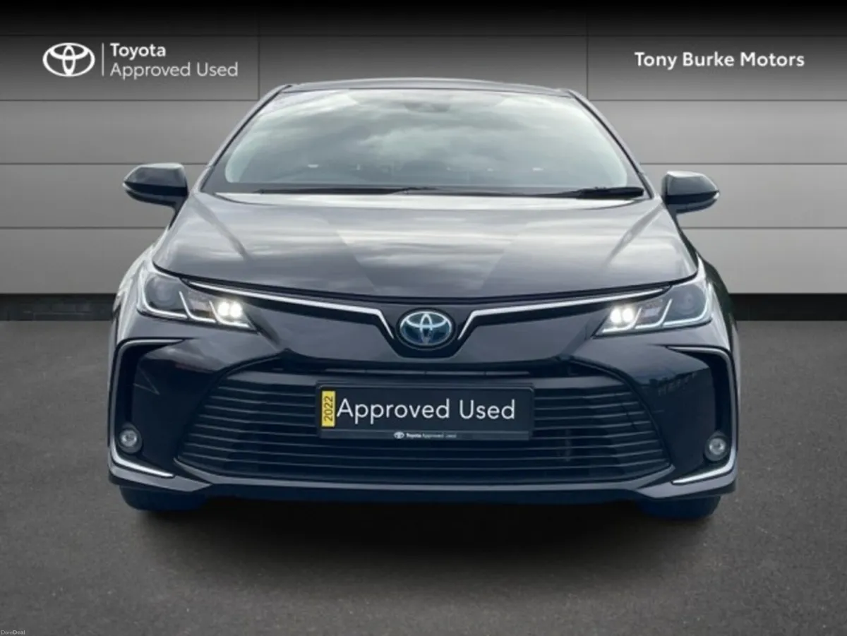 Toyota Corolla Saloon - Luna Edition - 1.8 Hybrid - Image 3