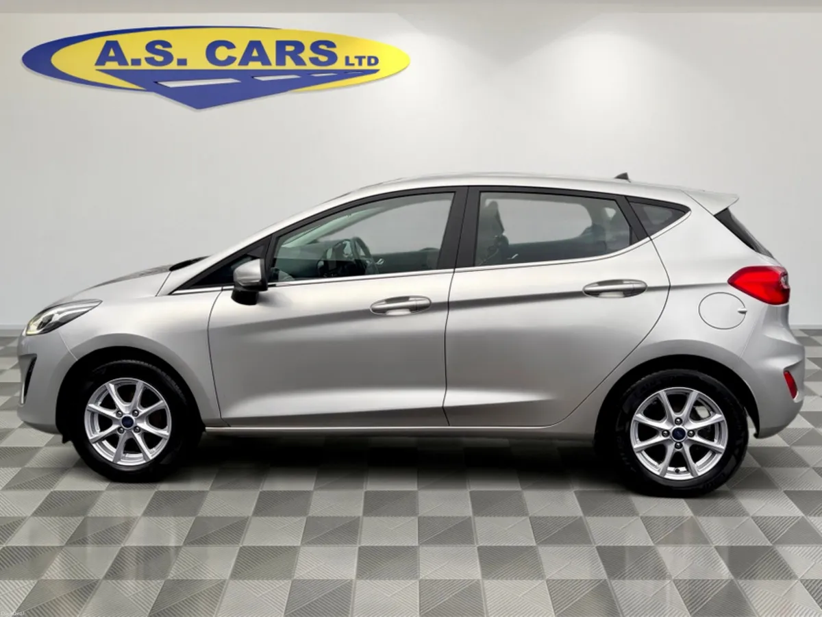 Ford Fiesta 1.1 ZETEC 85PS 5DR - Image 2