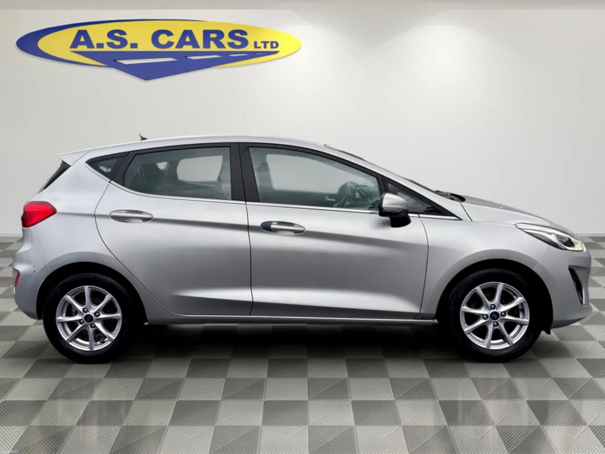 Ford Fiesta 1.1 ZETEC 85PS 5DR - Image 3
