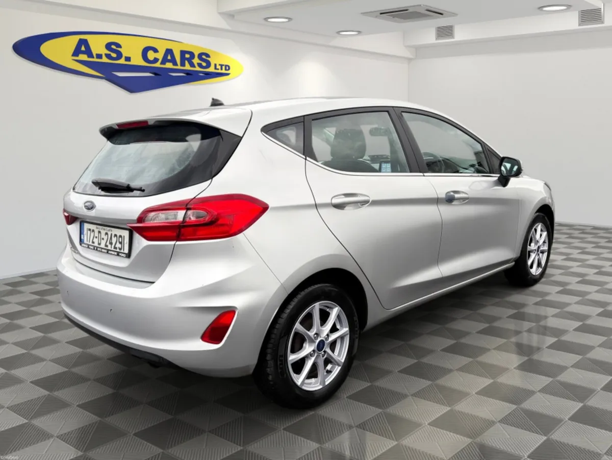 Ford Fiesta 1.1 ZETEC 85PS 5DR - Image 4