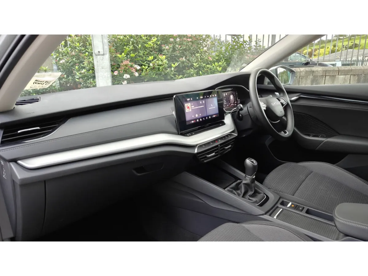 Skoda Octavia COMBI SELECTION 2.0 TDI 115 BHP VAN- - Image 6