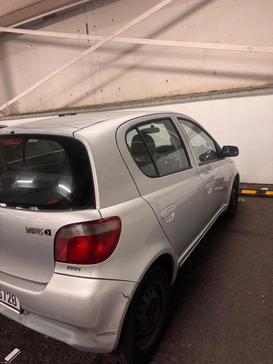 Toyota Yaris 2001 - Image 2