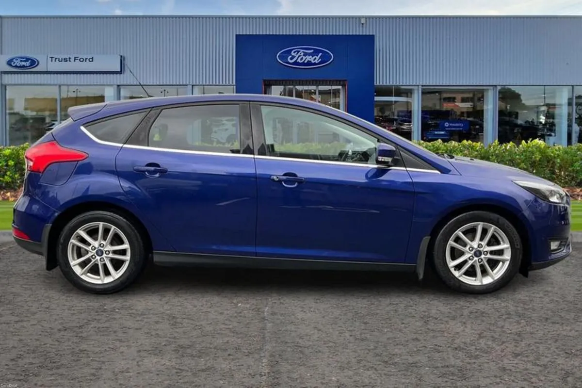 Ford Focus 1.0 EcoBoost 125 Zetec 5dr - Image 3