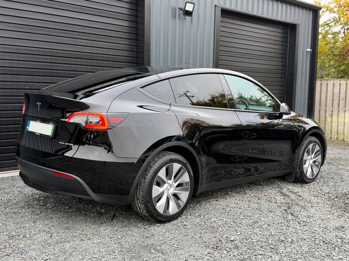 221 Tesla Model Y Dual Motor - Image 5