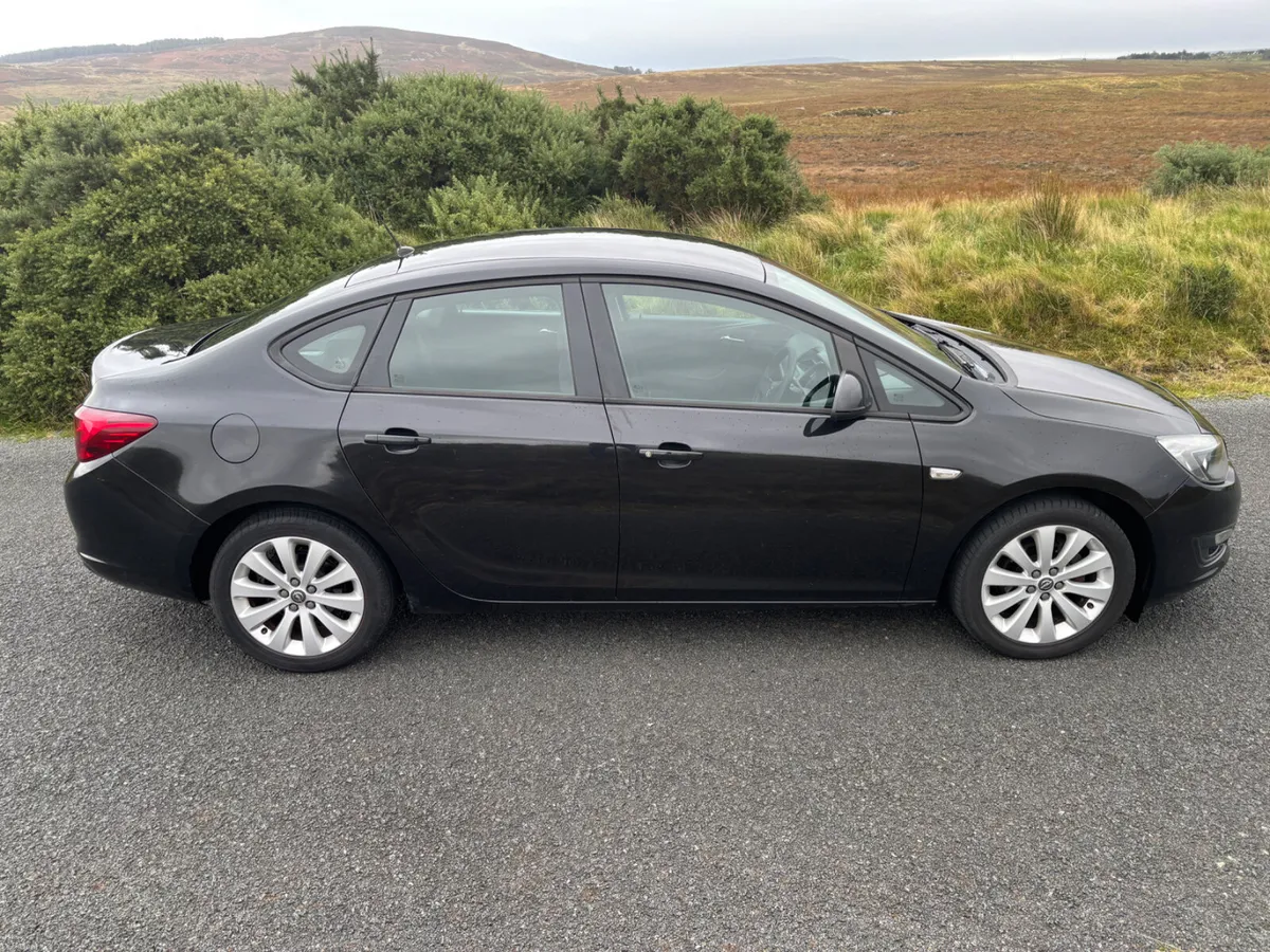 Opel Astra 2013 low kms - Image 3