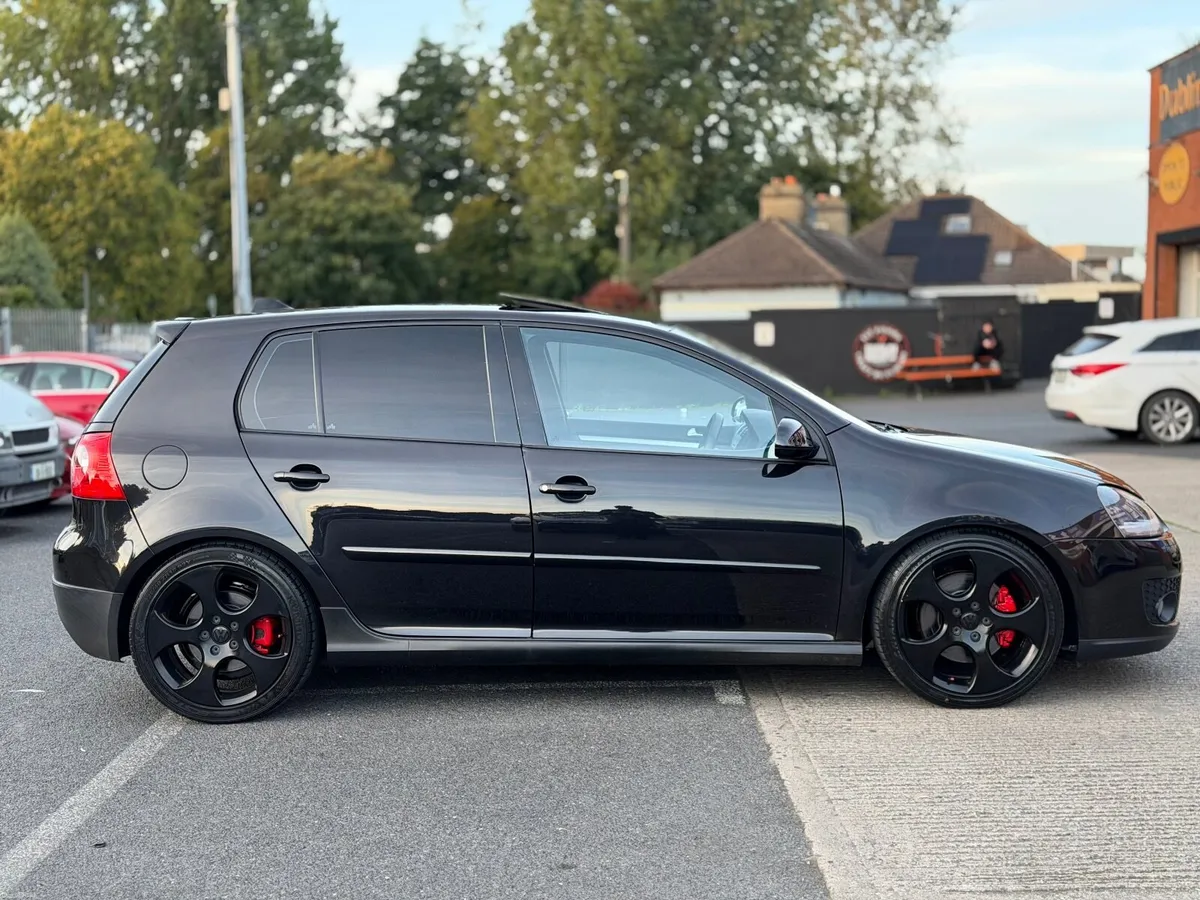 EXCEPTIONAL VW GOLF GTI MANUAL 5DR SUNROOF - Image 5