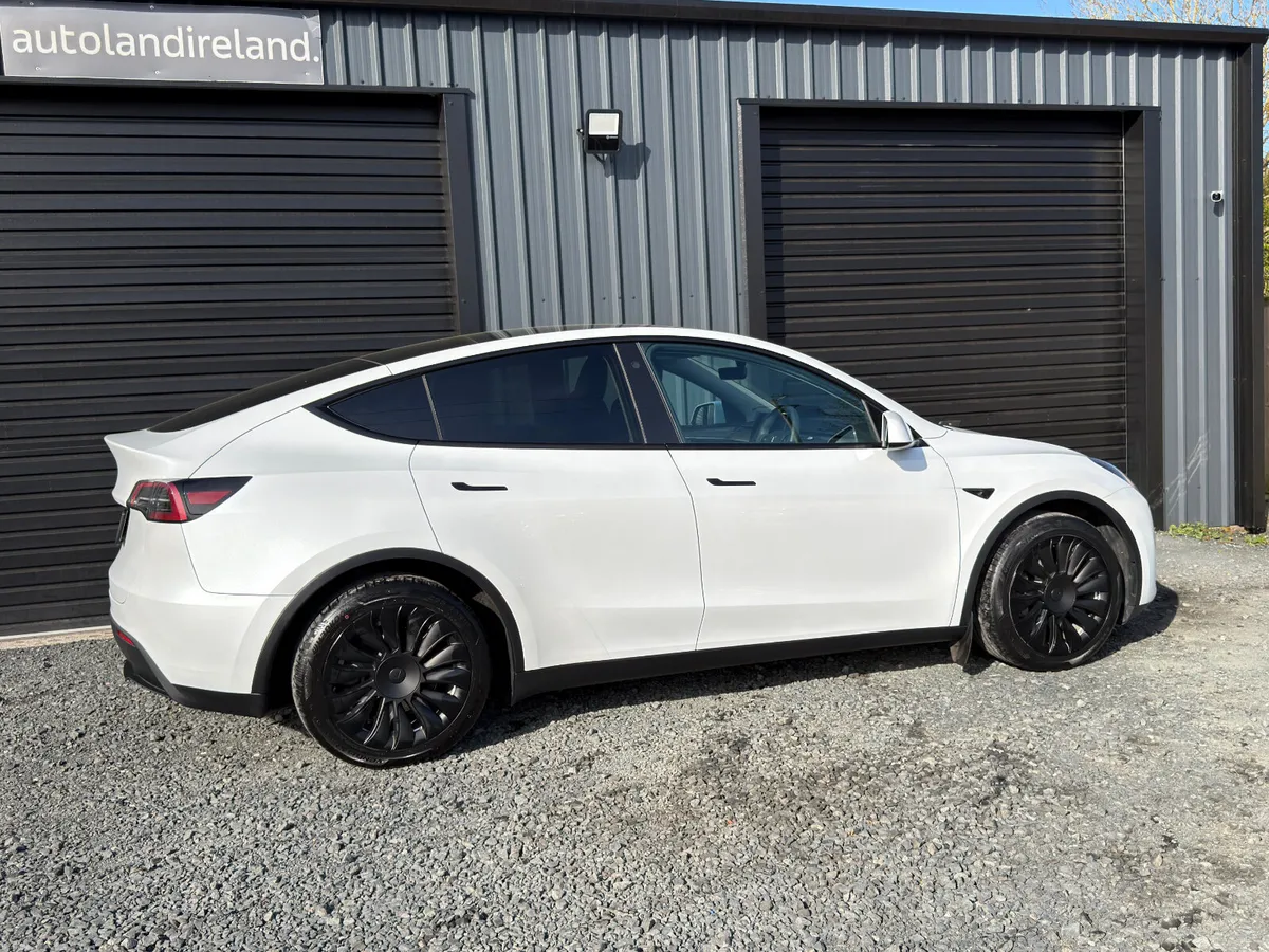 222 Tesla Model Y Long Range - Image 4