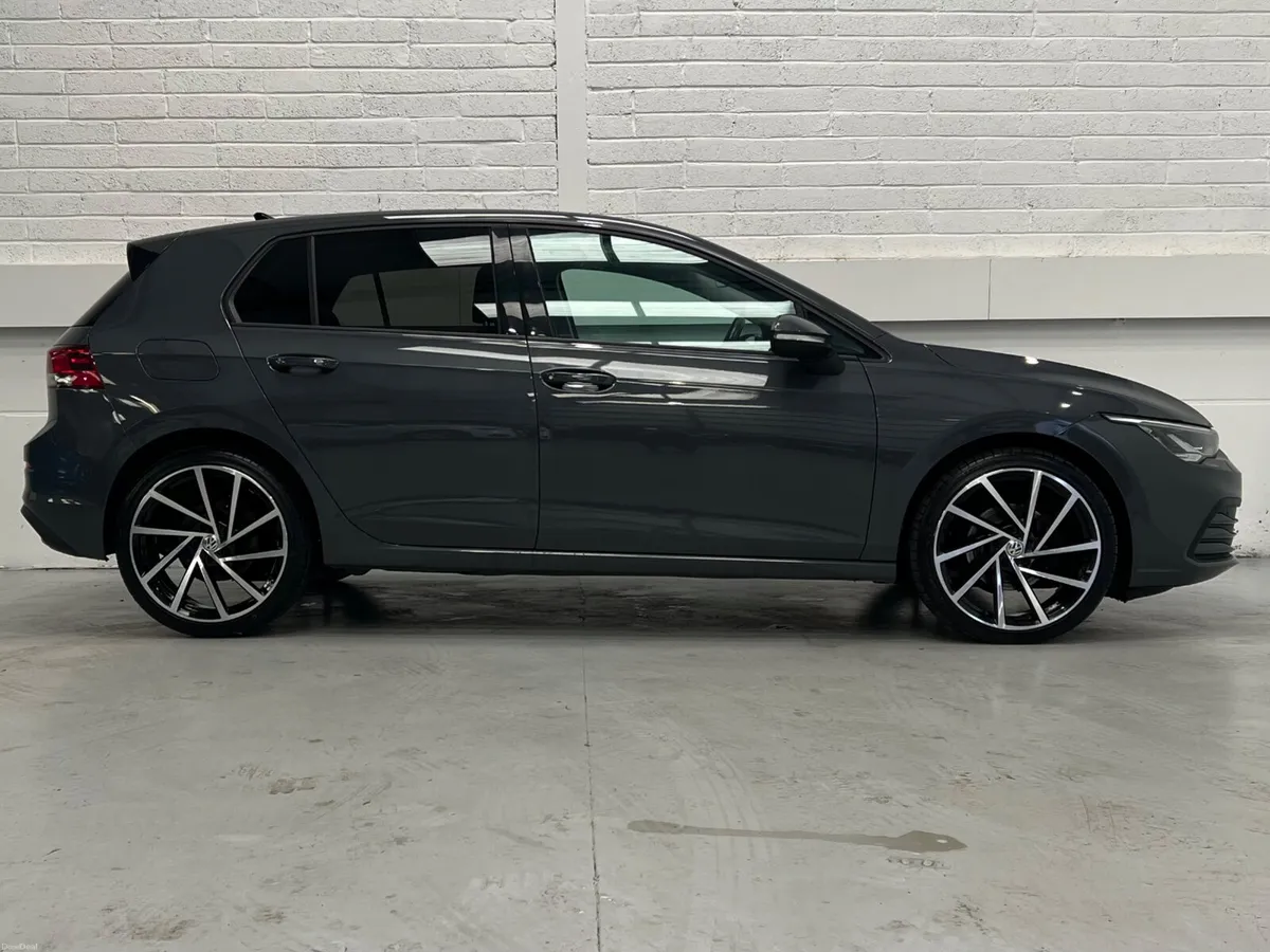 Volkswagen Golf Life 2.0TDI 115bhp 6 Speed Manual - Image 5