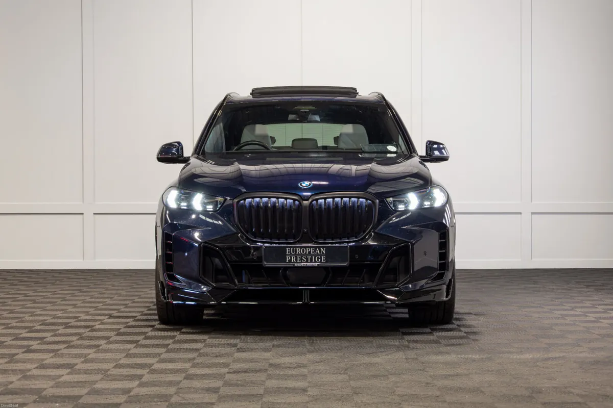 2025 BMW X5 X-Drive 50e M-Sport *Pan Roof - Image 2