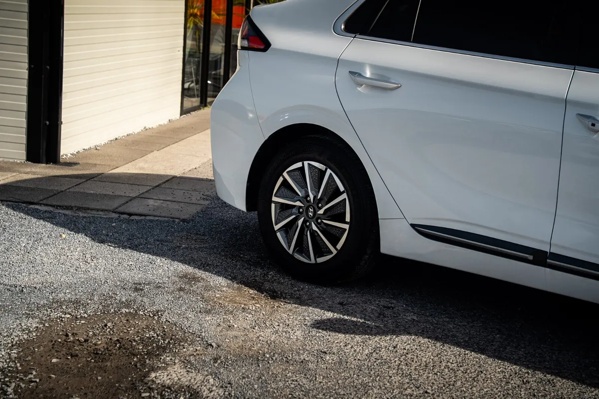 2021 Hyundai Ioniq Premium EV Auto - Image 4