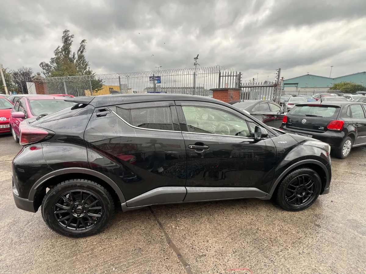 Toyota C-HR 2017 Automatic / 67k km/ warranty - Image 5