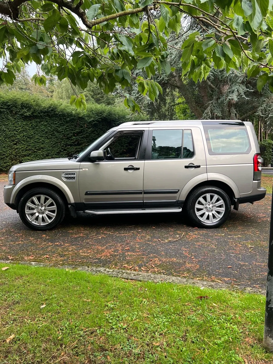 Land Rover Discovery 4 (Individual Spec) - Image 2