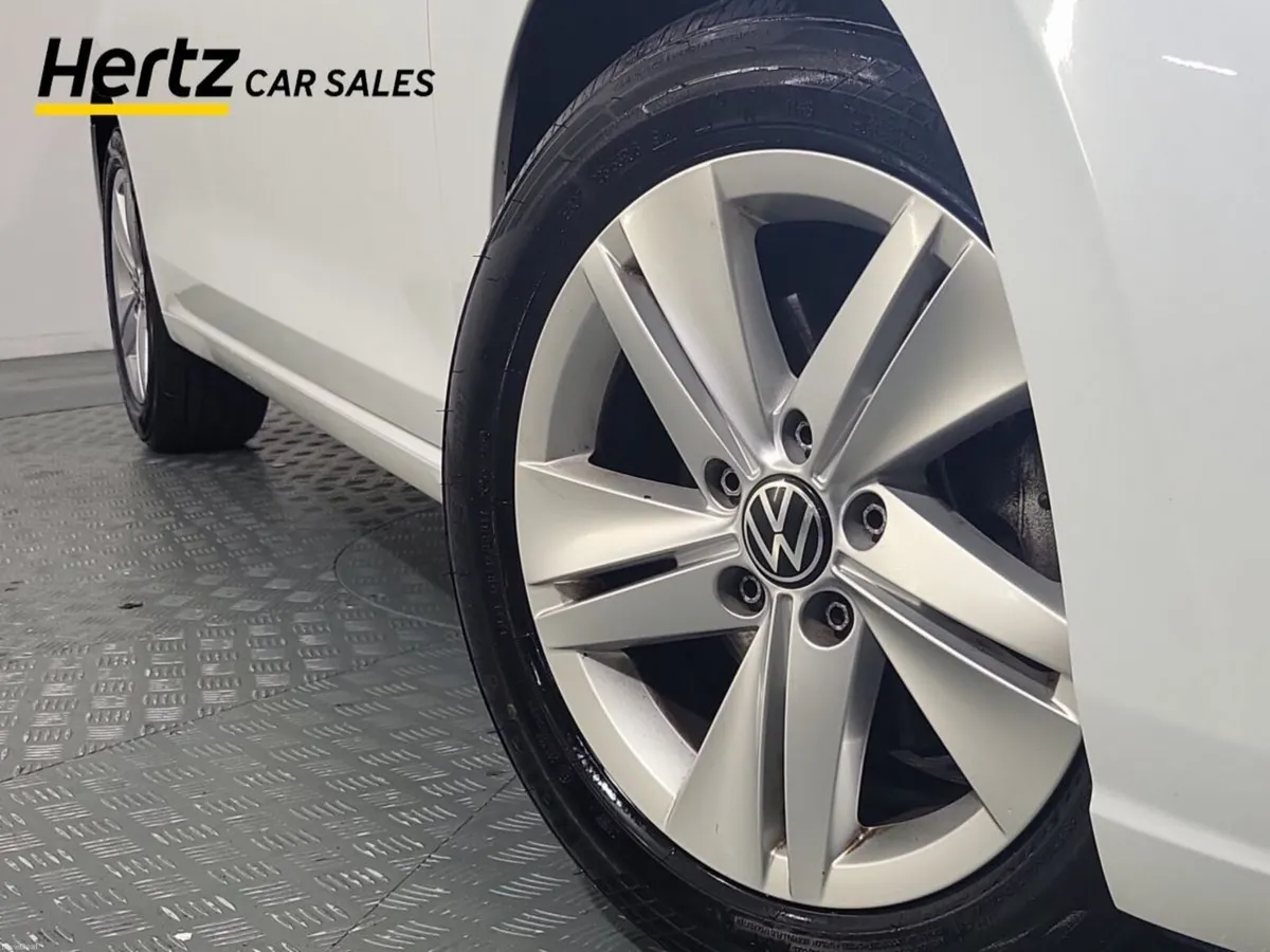 Volkswagen Golf LIFE 2.0TDI Diesel Manual - Image 6