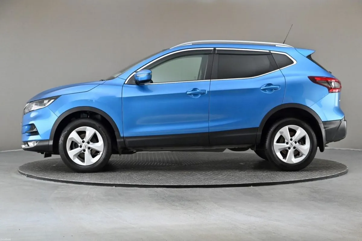 Nissan Qashqai 1.3 PET SE 6SPD **PANORAMIC ROOF**R - Image 5