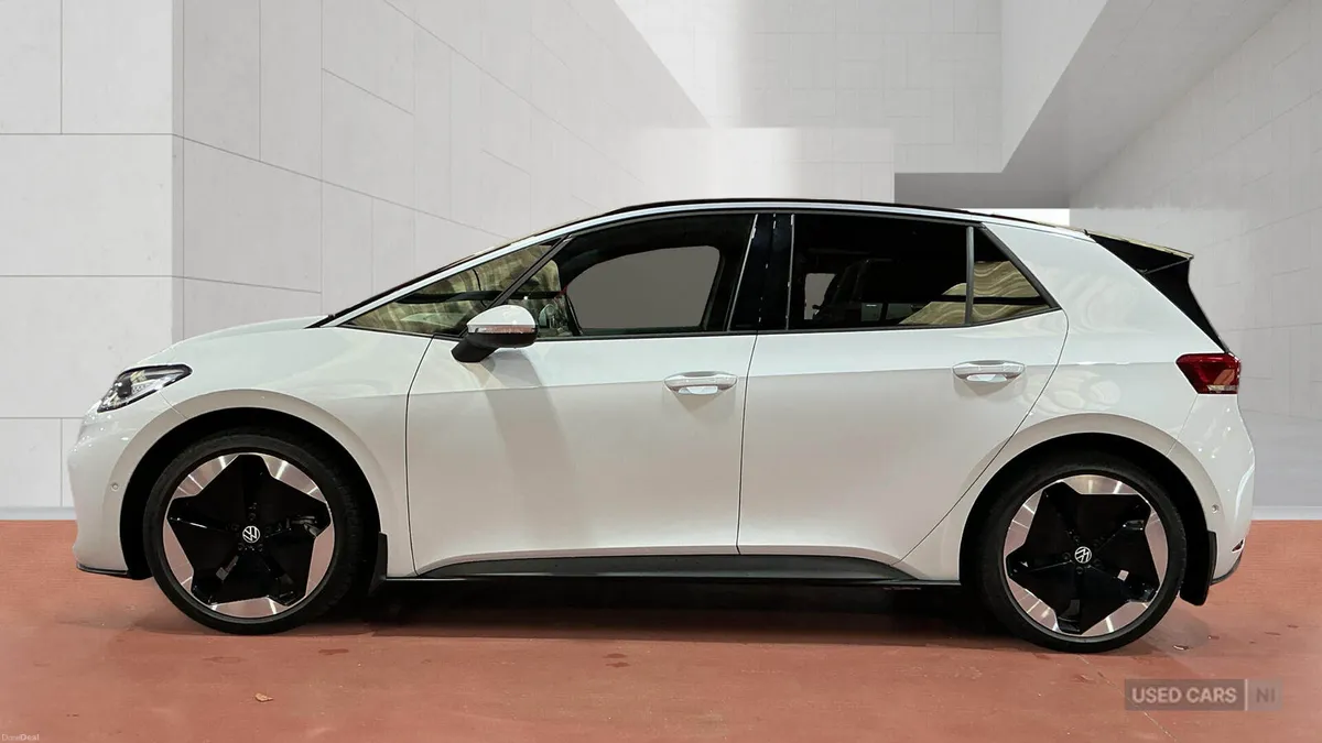 Volkswagen ID.3 HATCHBACK - Image 6