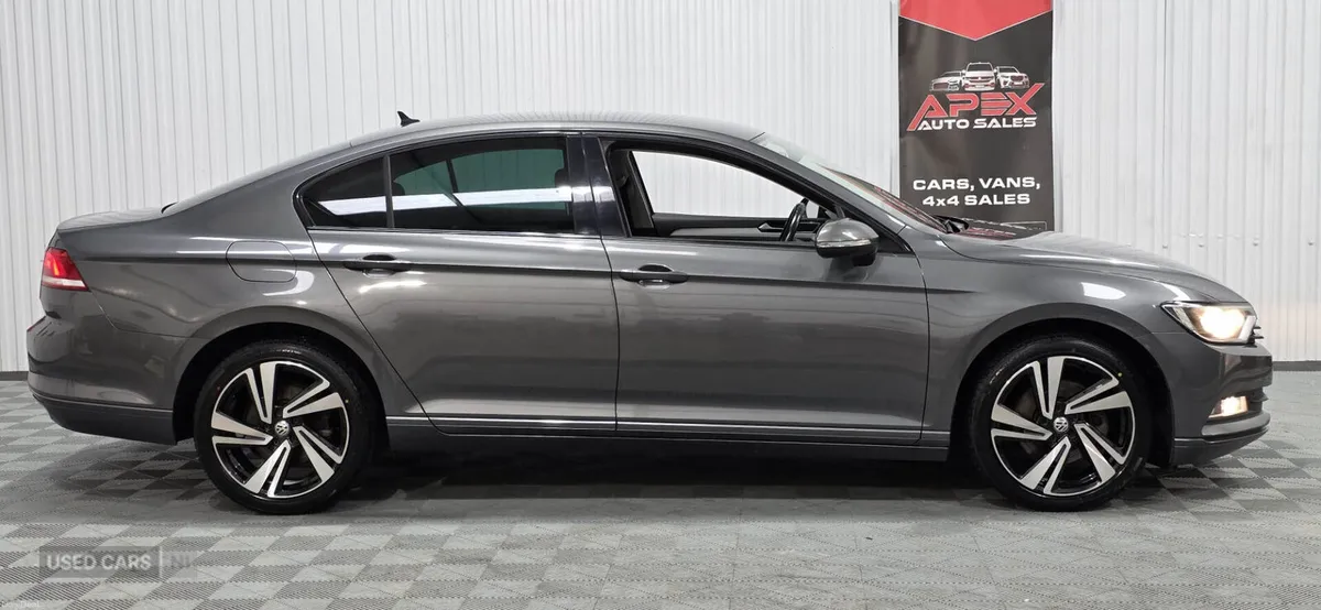 Volkswagen Passat DIESEL SALOON - Image 6