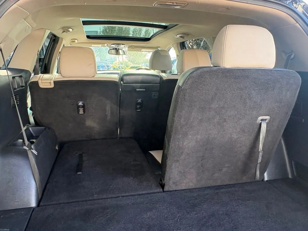 Kia Sorento 7 Seats / 4 Wheel Drive / Glass roof - Image 5