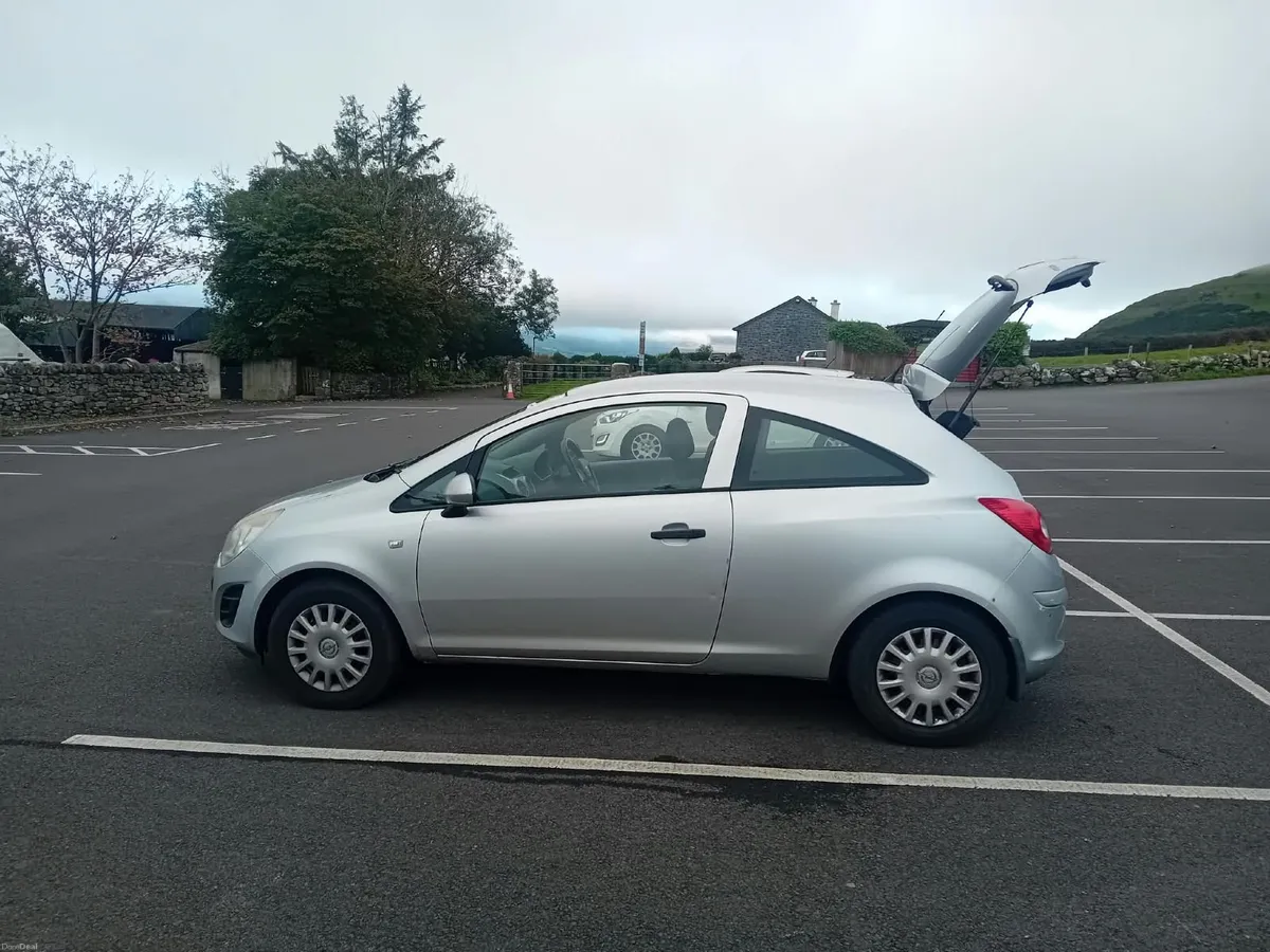 Opel Corsa 2011 - Image 2